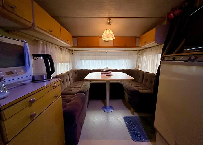 Narva Caravan Parking 营地 *